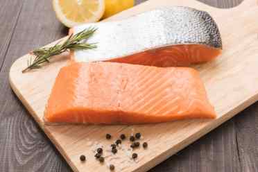 Bolehkah-Makan-Kulit-Ikan-Salmon-Ketahui-Dulu-Manfaat-dan-Risikonya